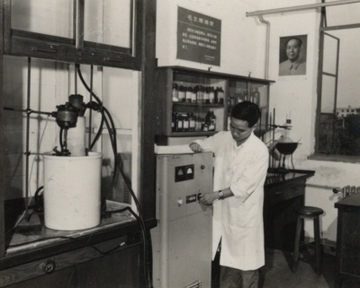 1965年的今天,中国科学家在世界上首次人工合成牛胰岛素 | 回眸上海科技